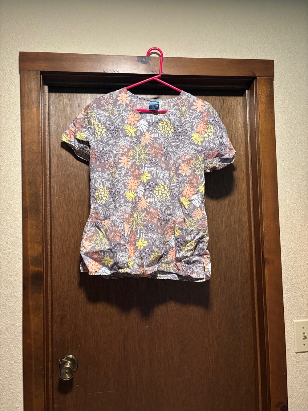 Women's Floral Short-Sleeve Tunic Top in Gray with Yellow & Peach Accents